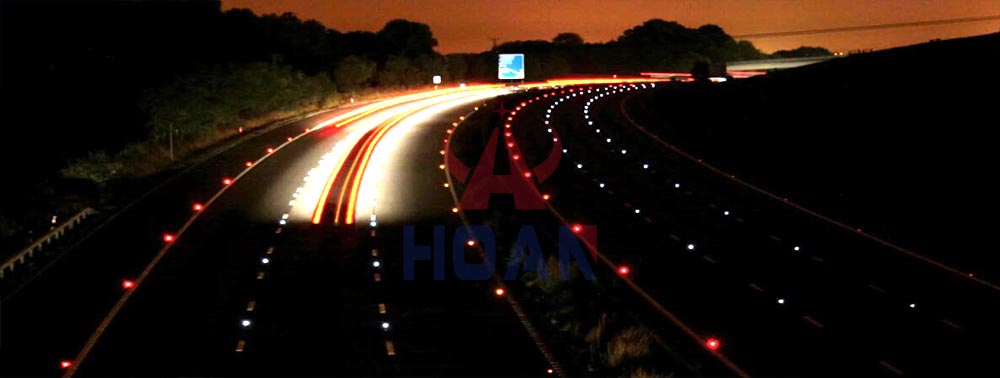 tachas solares viales